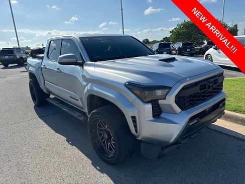 Used 2024 Toyota Tacoma TRD Sport AWD/4WD image 1