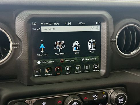 Used 2023 Jeep Wrangler Sahara image 21