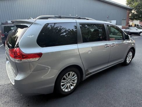 Used 2011 Toyota Sienna XLE w/ XLE Navigation Pkg FWD image 6