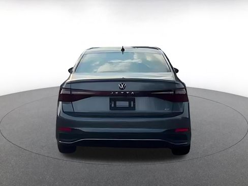 Used 2025 Volkswagen Jetta SE FWD image 11