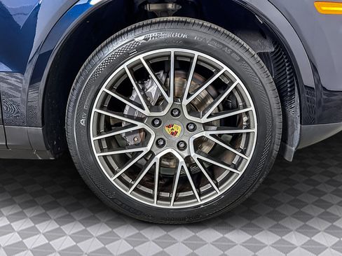 Used 2020 Porsche Cayenne image 36