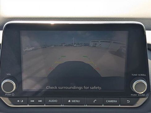 Used 2025 Nissan Rogue SV FWD image 9