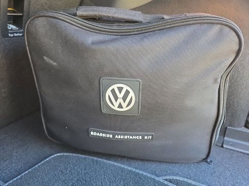 Used 2017 Volkswagen Golf R 4-Door image 15