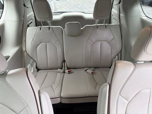 Used 2020 Chrysler Pacifica Limited FWD image 14