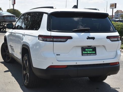 Used 2022 Jeep Grand Cherokee L Laredo image 4