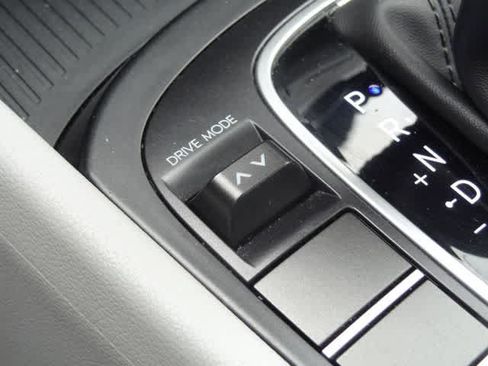 Used 2025 Hyundai Kona SEL FWD image 32