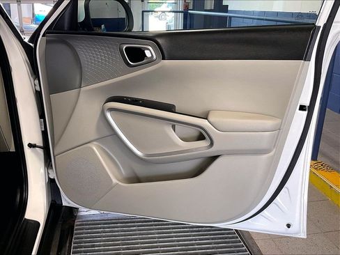 Used 2025 Kia Soul S FWD image 12