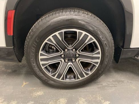 Used 2023 Jeep Wagoneer L 4WD w/ Premium Group I image 35