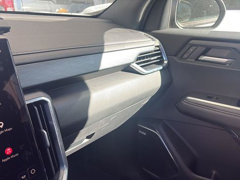 Used 2026 GMC Acadia Elevation FWD image 9