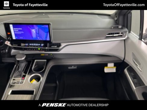 Used 2026 Toyota Sienna XSE FWD image 17