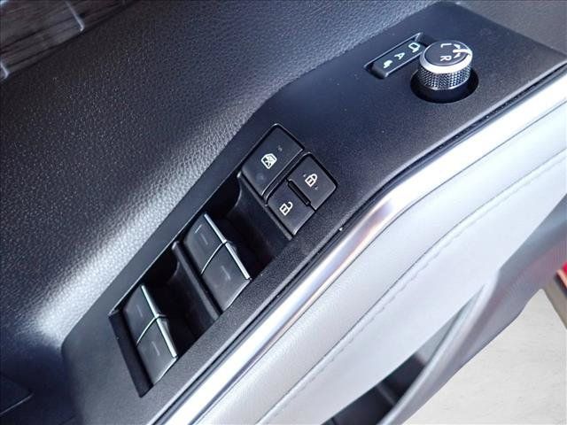 Certified 2026 Toyota Highlander Platinum AWD/4WD image 18