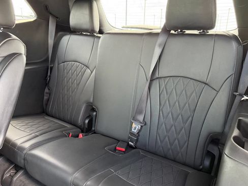 Used 2023 Buick Enclave Avenir w/ Avenir Technology Package AWD/4WD image 19