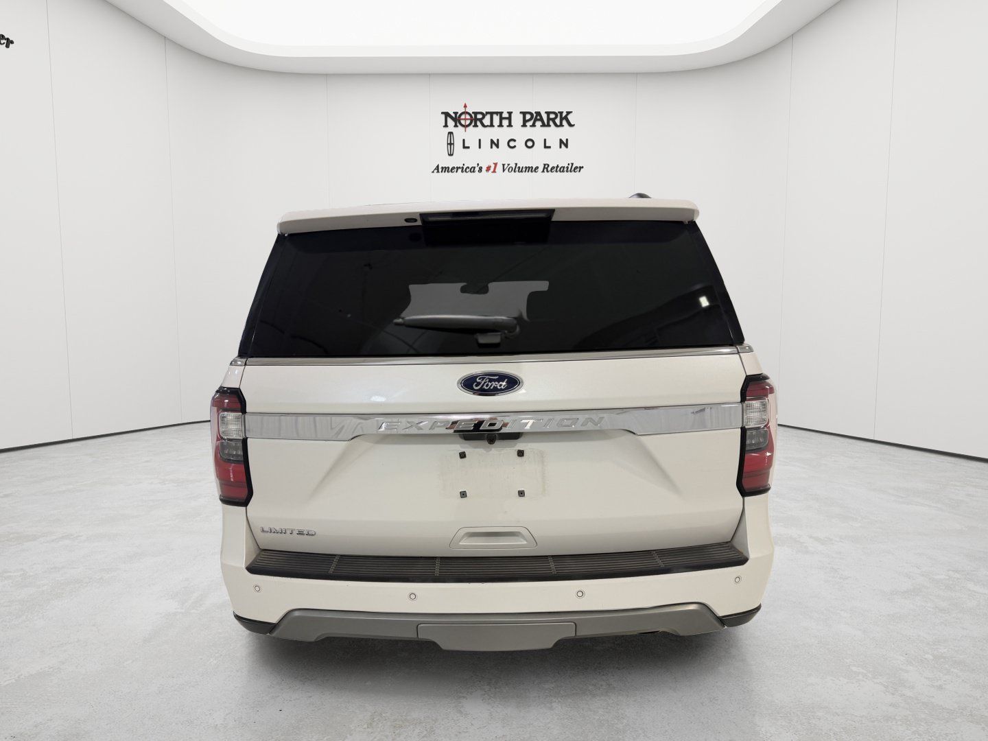 Used 2019 Ford Expedition Limited w/ Equipment Group 302A RWD image 4
