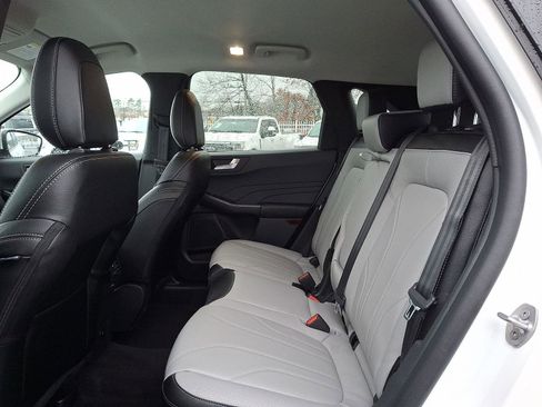 New 2026 Ford Escape SE w/ PHEV Premium Package FWD image 6
