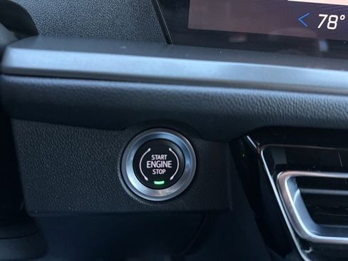 Used 2025 Chevrolet Traverse LT image 39