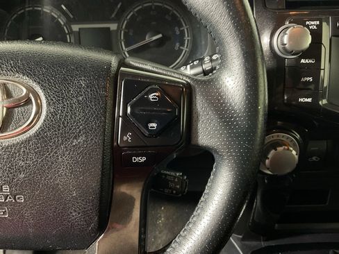 Used 2018 Toyota 4Runner TRD Off-Road AWD/4WD image 28