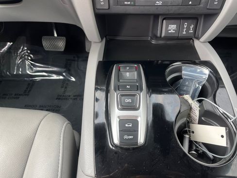 Used 2017 Honda Pilot Touring image 23
