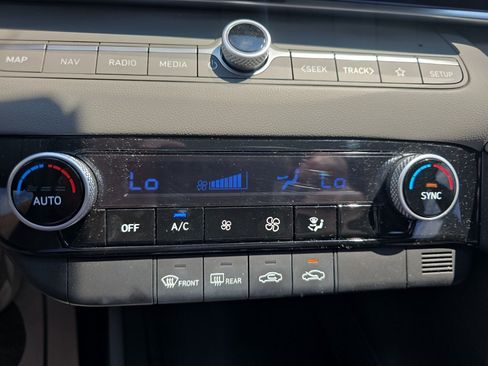 Used 2024 Hyundai Elantra SEL FWD image 26