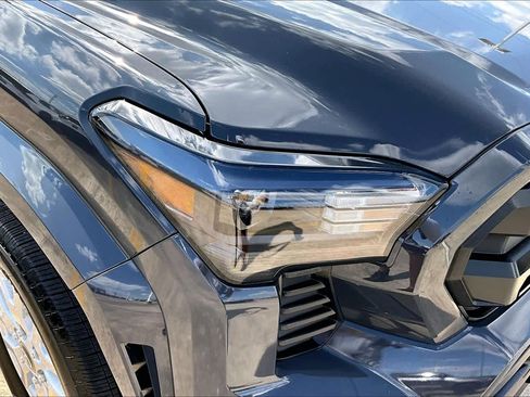 Certified 2025 Toyota Tacoma SR5 image 28