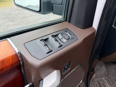 Used 2019 Ford F150 King Ranch w/ Equipment Group 601A Luxury AWD/4WD image 14
