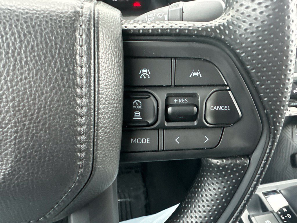 Used 2025 Toyota Tacoma SR5 AWD/4WD image 39