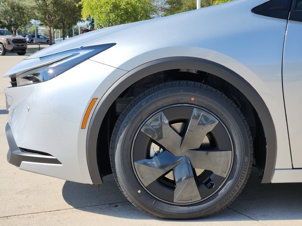 New 2027 Toyota Prius FWD image 9