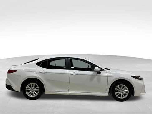 Used 2026 Toyota Camry LE image 3