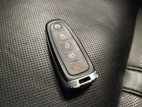 Used 2014 Lincoln MKS image 32