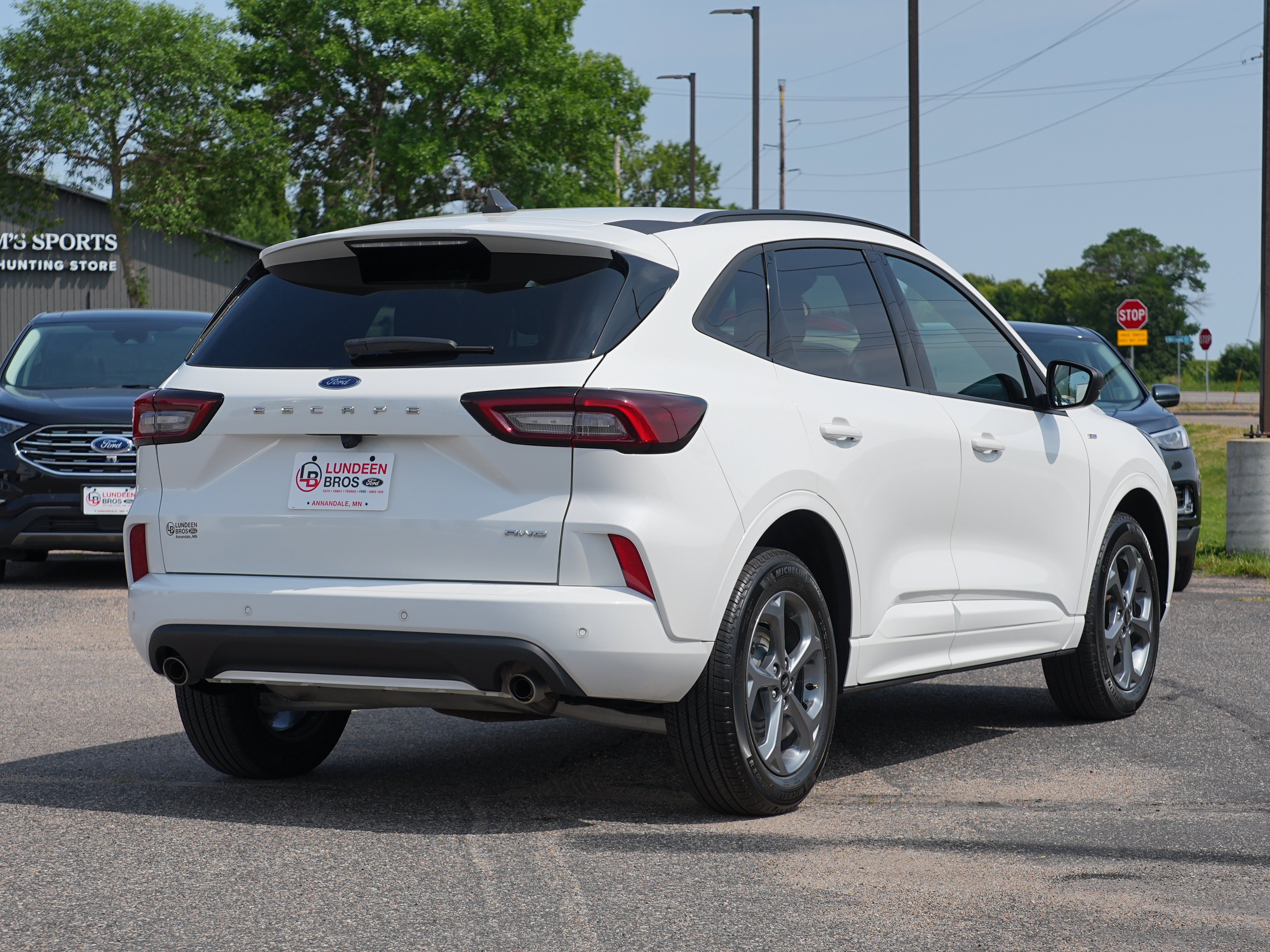 Used 2024 Ford Escape ST-Line w/ Tech Pack #1 AWD/4WD image 3