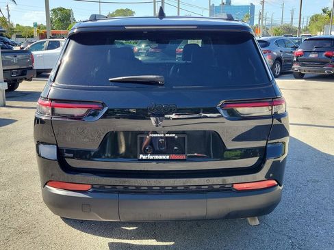 Used 2023 Jeep Grand Cherokee L Laredo image 8