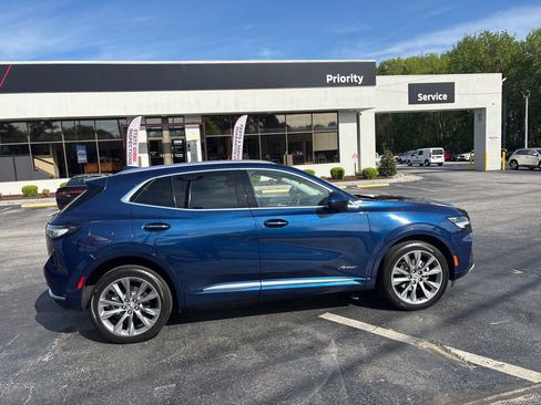 Used 2022 Buick Envision Avenir w/ Technology Package II image 2