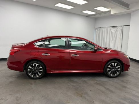 Used 2019 Nissan Sentra SR w/ Premium Package (SR) FWD image 9