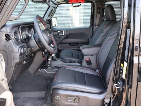 Used 2024 Jeep Wrangler Unlimited Rubicon w/ Capability Package AWD/4WD image 26