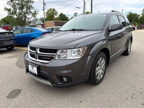 Used 2019 Dodge Journey SE w/ Premium Group FWD image 4