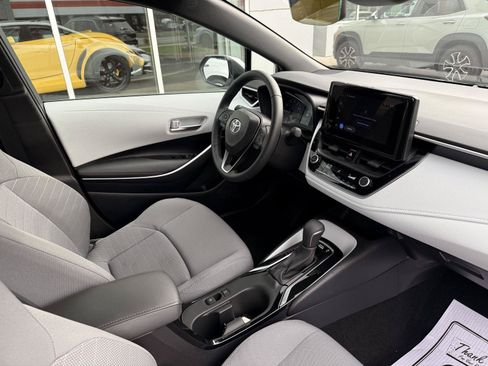Used 2025 Toyota Corolla SE FWD image 17