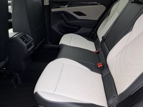 New 2026 Volkswagen Tiguan SE FWD image 22
