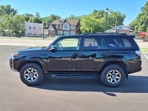 Used 2019 Toyota 4Runner TRD Off-Road Premium AWD/4WD image 30