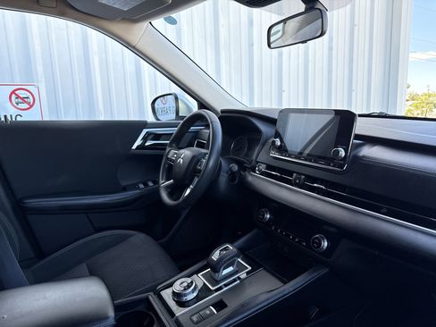 Used 2022 Mitsubishi Outlander ES image 35