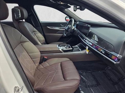 Certified 2024 BMW i7 xDrive60 AWD/4WD image 28