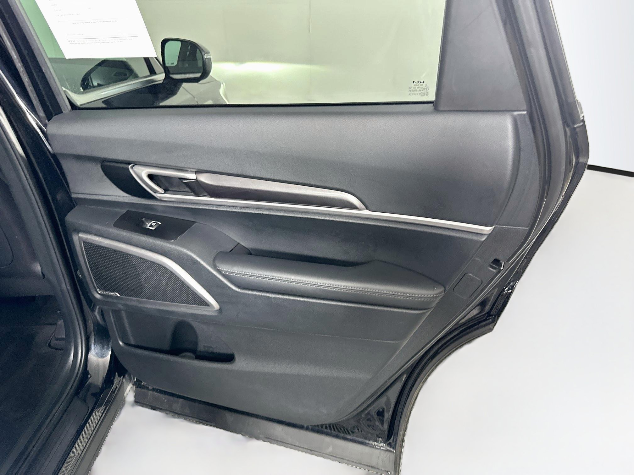 Used 2025 Kia Telluride S FWD image 33