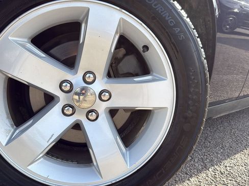 Used 2014 Dodge Challenger SXT RWD image 28