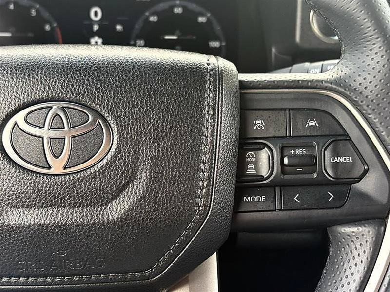 Used 2025 Toyota 4Runner Limited AWD/4WD image 25
