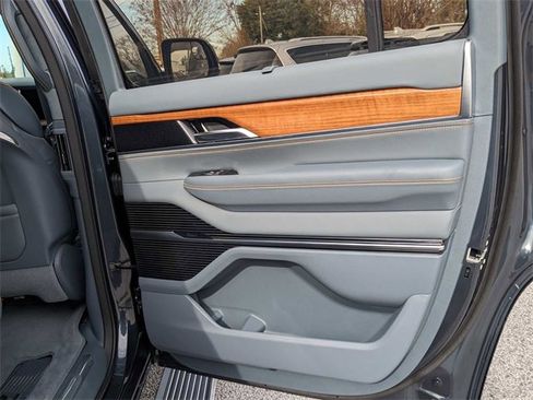 New 2024 Jeep Grand Wagoneer Series III image 27