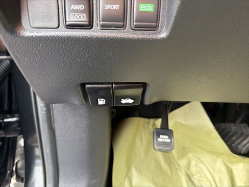 Used 2017 Nissan Rogue SV image 24