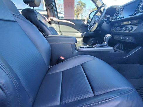 Used 2023 Toyota Tacoma TRD Off-Road w/ TRD Premium Off Road Package image 4