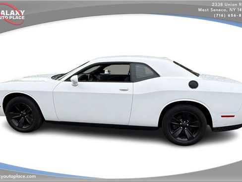 Used 2016 Dodge Challenger SXT w/ Sound Group RWD image 8