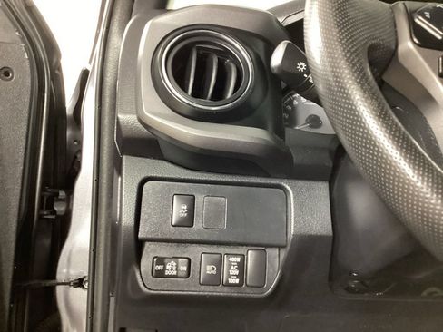 Used 2023 Toyota Tacoma TRD Off-Road w/ Technology Package AWD/4WD image 13