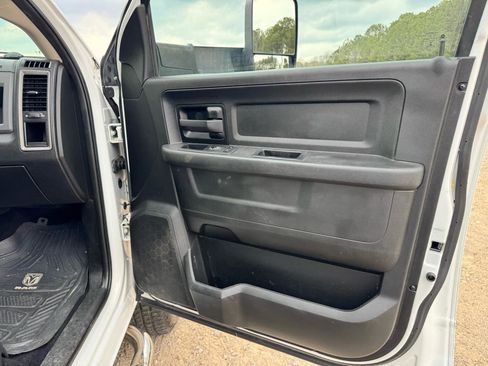 Used 2018 RAM 3500 Tradesman w/ Chrome Appearance Group image 24