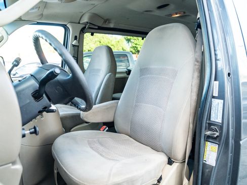 Used 2006 Ford E-350 and Econoline 350 XL RWD image 15