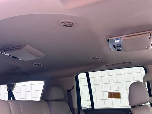 Used 2017 Chevrolet Suburban LT w/ Luxury Package image 36